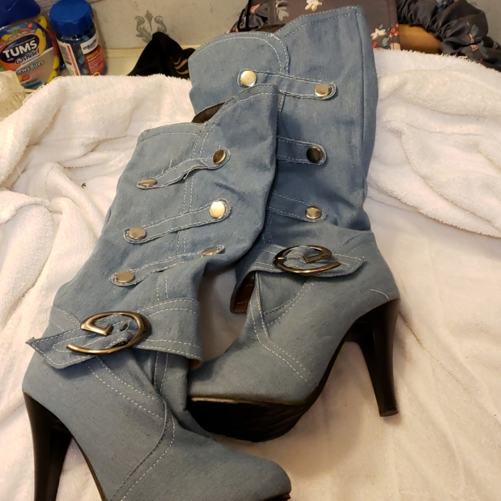 Boots - Picture 2 of 6